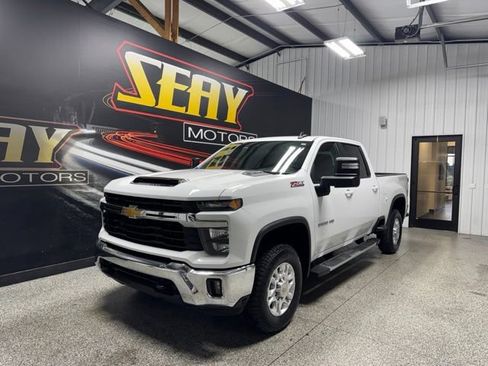 Used 2024 Chevrolet Silverado 2500 LT AWD/4WD image 1