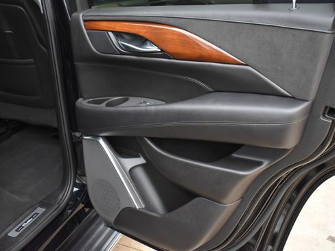 Used 2017 Cadillac Escalade Luxury image 44