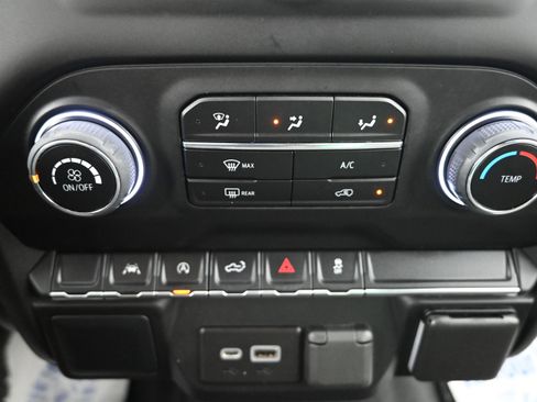 Used 2022 Chevrolet Silverado 1500 Custom image 15