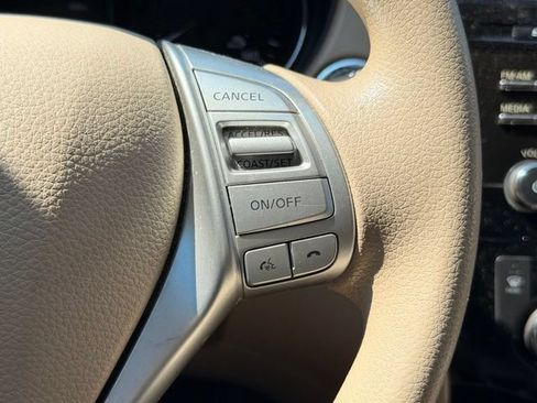 Used 2015 Nissan Rogue SV FWD image 25