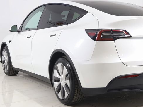 Used 2021 Tesla Model Y Long Range image 25