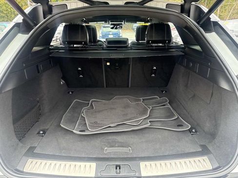 Used 2022 Land Rover Range Rover Velar R-Dynamic S image 9