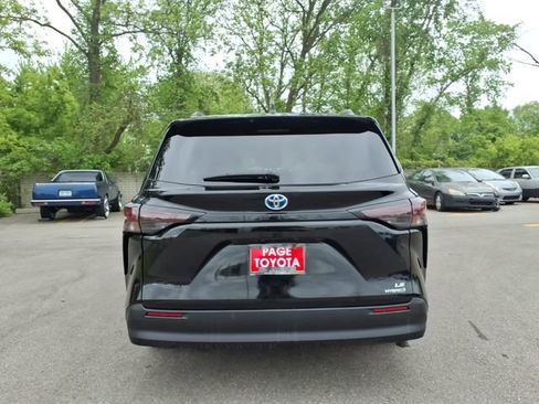 Certified 2024 Toyota Sienna LE FWD image 7