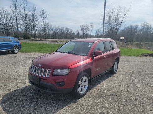 Used 2016 Jeep Compass Latitude image 1
