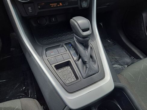 Used 2022 Toyota RAV4 XLE image 29
