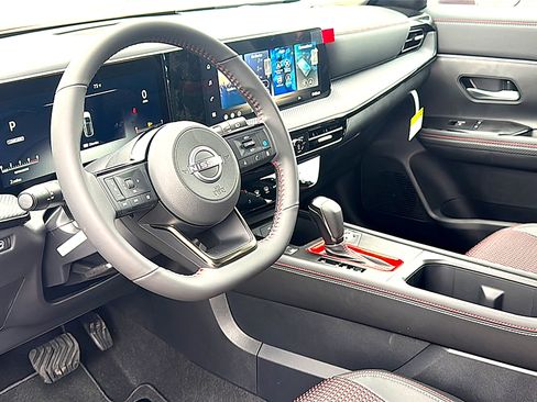 New 2026 Nissan Kicks SR FWD image 9
