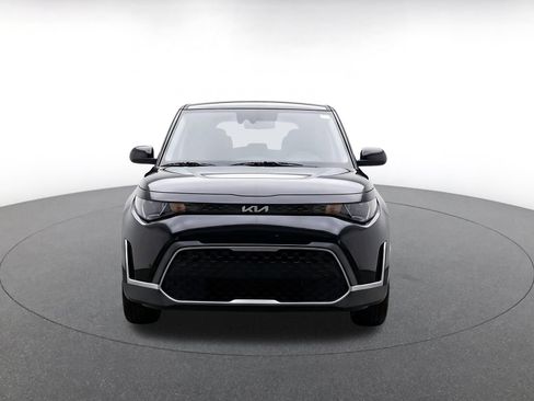 Used 2025 Kia Soul LX w/ LX Technology Package FWD image 2