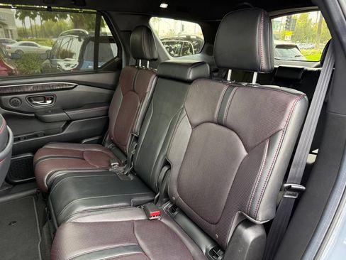 Used 2025 Honda Pilot Black Edition image 15