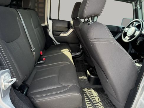 Used 2014 Jeep Wrangler Unlimited Rubicon w/ Connectivity Group image 39