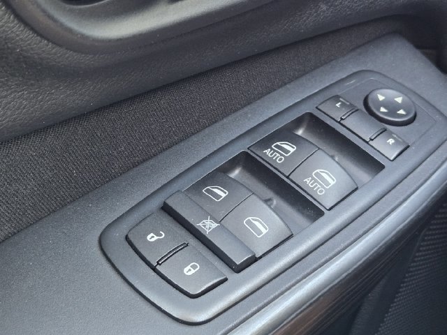 Certified 2016 Jeep Cherokee Latitude FWD image 30