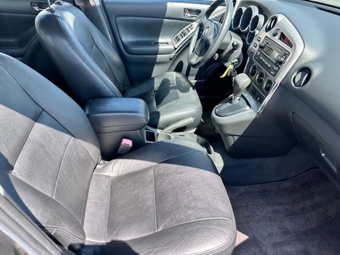 Used 2005 Toyota Matrix XR FWD image 10