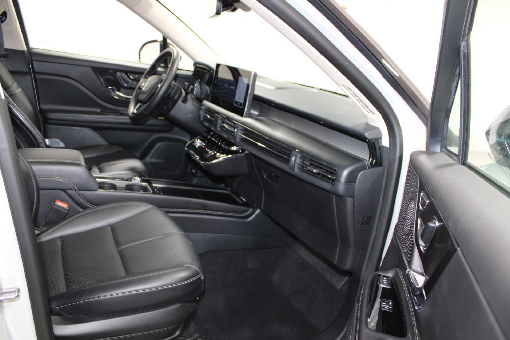 Used 2023 Lincoln Corsair AWD w/ Equipment Group 101A image 19