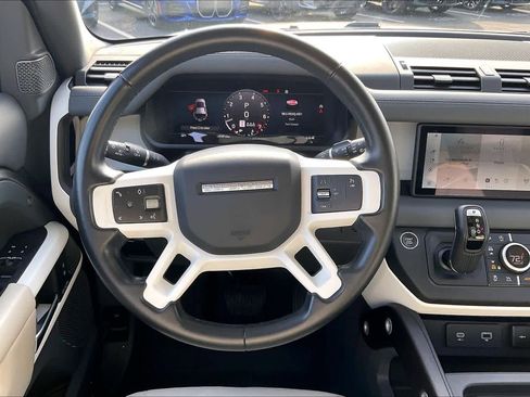 Used 2023 Land Rover Defender 110 SE image 8