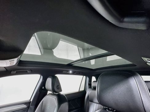 Used 2023 Volkswagen Tiguan SE R-Line FWD image 5