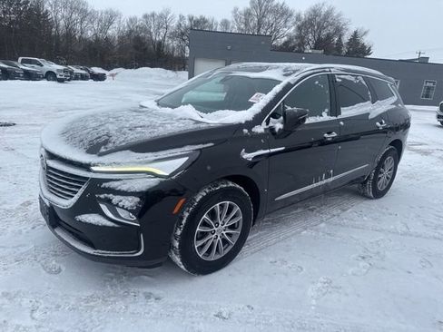 Used 2023 Buick Enclave Essence image 4