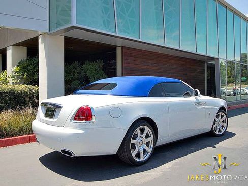 Used 2017 Rolls-Royce Dawn image 26