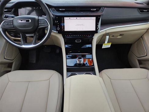 New 2026 Jeep Grand Cherokee Limited RWD image 9