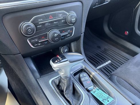 Used 2018 Dodge Charger R/T Scat Pack w/ Dynamics Package RWD image 24