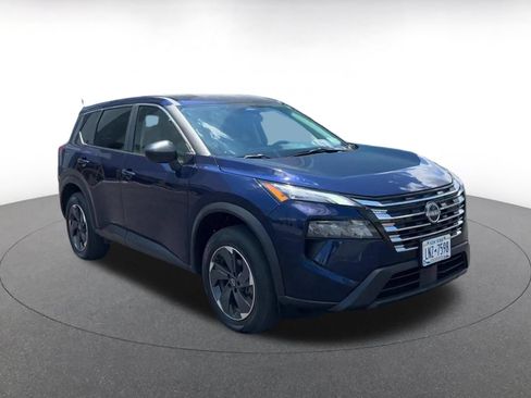 Used 2025 Nissan Rogue SV AWD/4WD image 3