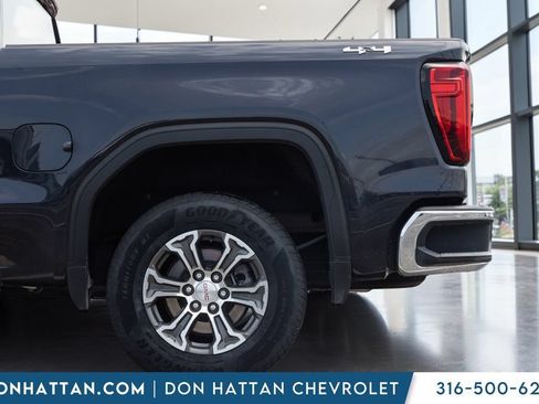 Used 2025 GMC Sierra 1500 SLT AWD/4WD image 30