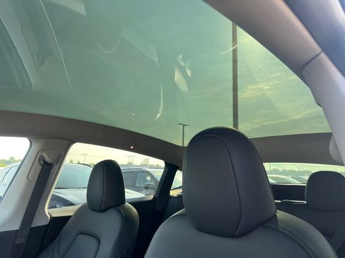 Used 2023 Tesla Model Y Long Range AWD/4WD image 22