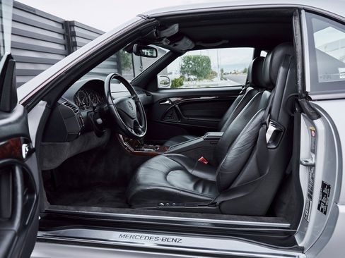 Used 2002 Mercedes-Benz SL 500 w/ SL2 Option Pkg image 26