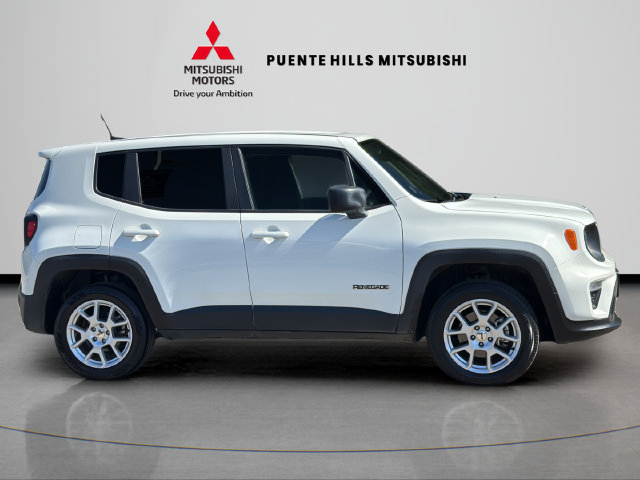 Used 2023 Jeep Renegade Latitude AWD/4WD image 4