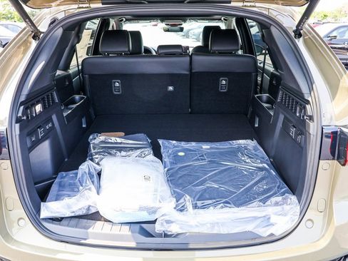 Used 2025 MAZDA CX-70 Plug-In Hybrid w/ Premium Plus image 32