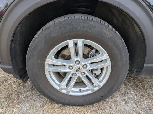Certified 2024 Ford Explorer XLT AWD/4WD image 11