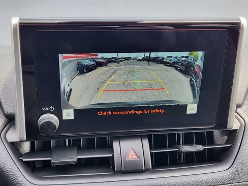 Used 2025 Toyota RAV4 XLE FWD image 18