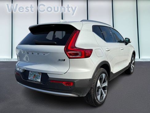 Certified 2025 Volvo XC40 B5 Plus image 4