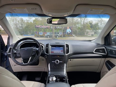 Used 2019 Ford Edge Titanium image 11