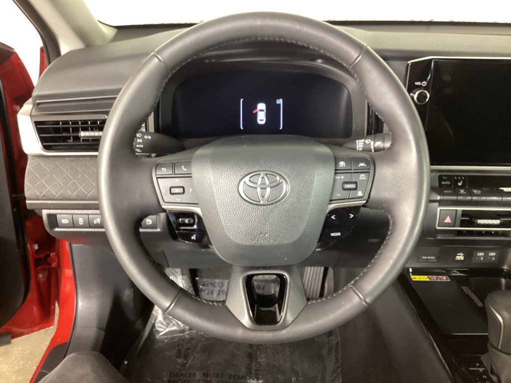 Used 2026 Toyota Camry XLE AWD/4WD image 16