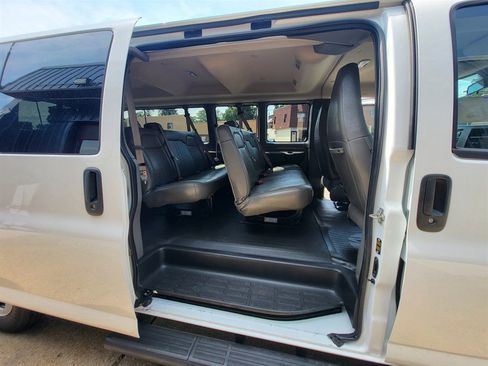Used 2025 Chevrolet Express 3500 LS w/ Chrome Appearance Package RWD image 12