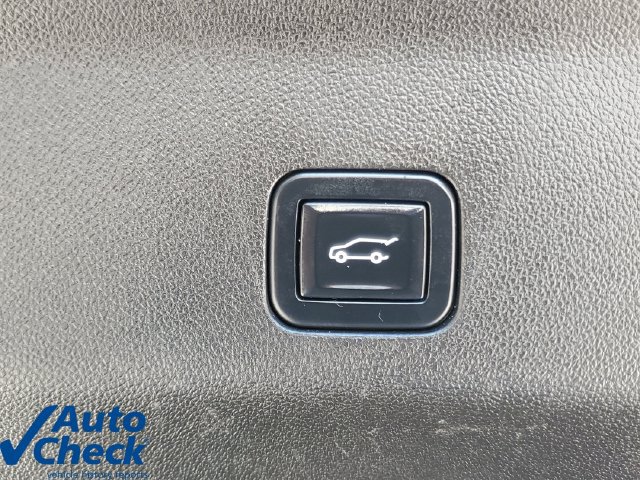 Certified 2022 Chevrolet Tahoe Z71 w/ Luxury Package AWD/4WD image 11