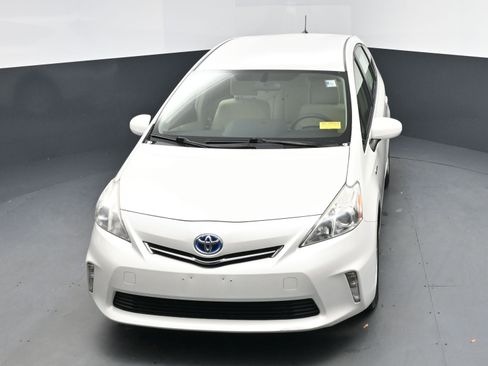 Used 2012 Toyota Prius V Five image 9