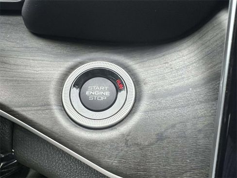 Certified 2023 Jeep Grand Cherokee Limited image 32