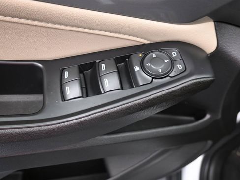 Used 2022 Chevrolet Traverse LS FWD image 14