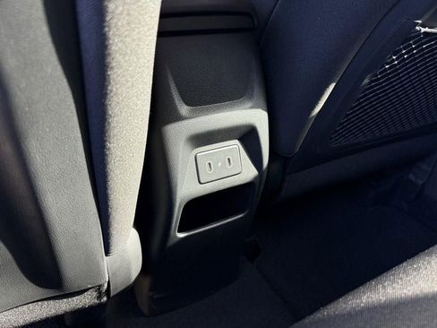 Used 2024 Hyundai Venue SEL image 11