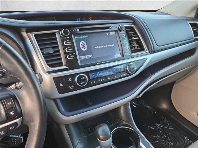 Used 2018 Toyota Highlander XLE AWD/4WD image 14