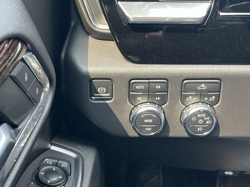 Used 2023 GMC Sierra 1500 Elevation w/ X31 Off-Road Package AWD/4WD image 18