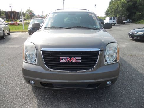 Used 2011 GMC Yukon XL SLT w/ SLT-2 Equipment Package AWD/4WD image 26