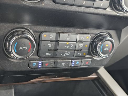 Used 2019 Ford F150 Lariat w/ Trailer Tow Package AWD/4WD image 15