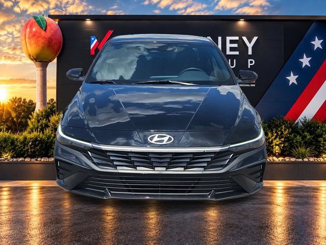 Used 2025 Hyundai Elantra Sport FWD image 8