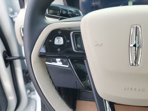 New 2026 Lincoln Corsair Premiere image 17