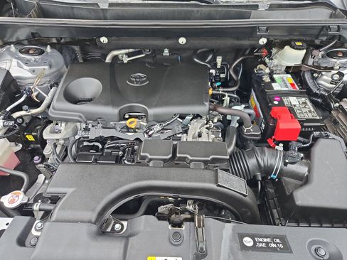 Used 2021 Toyota RAV4 XLE w/ Convenience Package FWD image 33