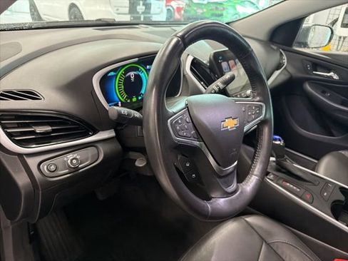 Used 2018 Chevrolet Volt LT w/ Comfort Package FWD image 16