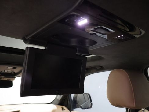 Used 2020 Cadillac Escalade Platinum AWD/4WD image 18