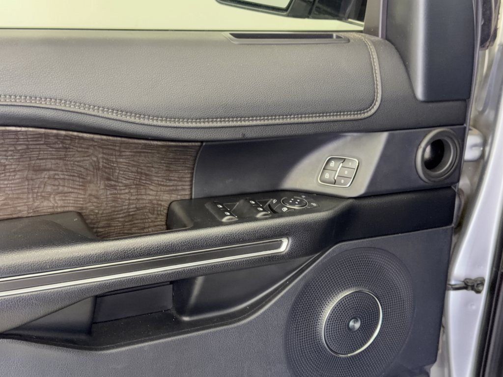 Used 2020 Ford Expedition Limited RWD image 15