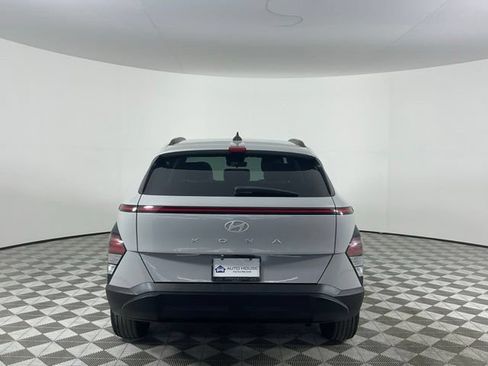 Used 2025 Hyundai Kona SEL FWD image 6